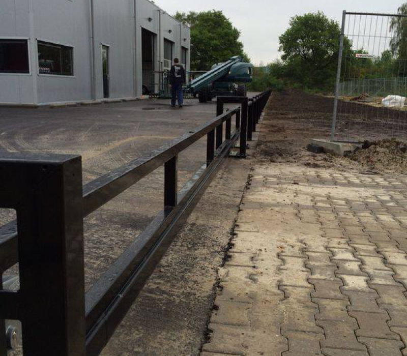 Schuifpoort - Special steel line barricade gecoat